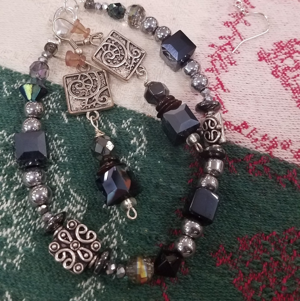 Handmade beaded bracelet and wearing set